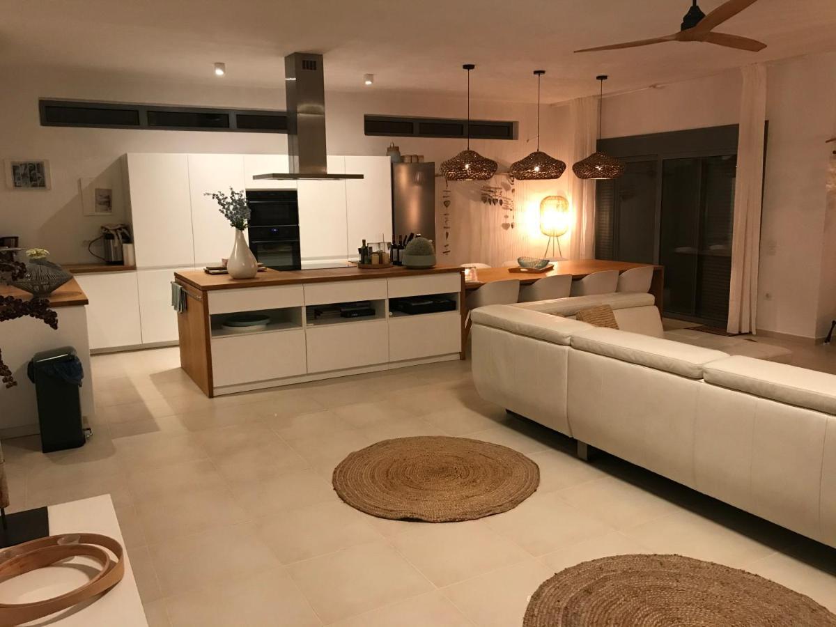 Villa Estee, Luxury Villa With Private Infinity Pool And Jacuzzi Елунда Екстер'єр фото